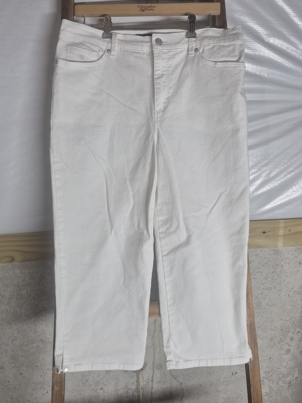 Gloria Vanderbilt White Jeans with Purple Label